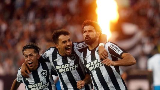 Segovinha, Eduardo e Diego Costa comemorando a vitória do Botafogo sobre o Bahia