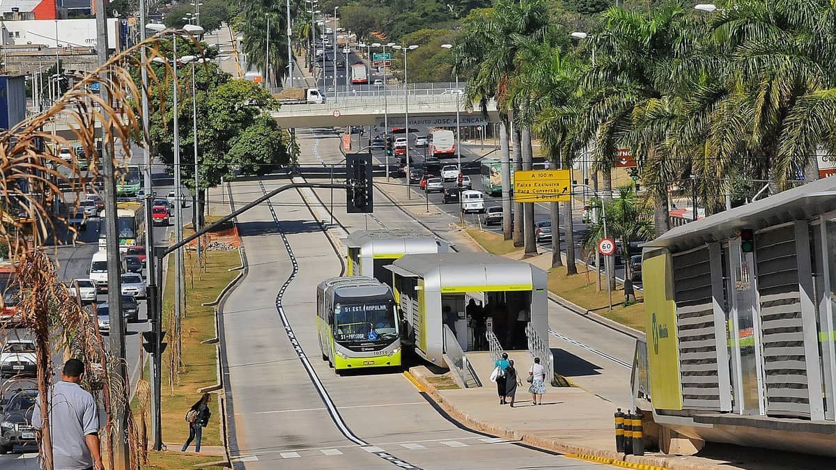 Moradores de BH pagarão R$ 6 pela passagem de ônibus nesta segunda-feira, primeiro dia útil após aumento
