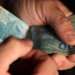 Mulher é presa por realizar compras com dinheiro falso em shopping de SP