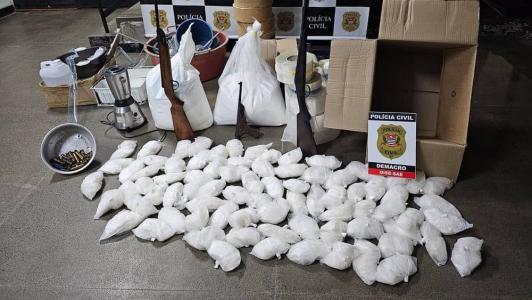 Segundo a polícia 54 kg de cocaína foram apreendidos.