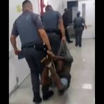 Homem negro é amarrado pelos pés e arrastado por policiais em São Paulo