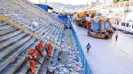 Segundo dia de desfiles no Sambódromo resultou em 76,5 toneladas de lixo