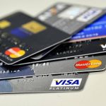 Juros do cartão de crédito atingem 447% ao ano em abril, maior valor em seis anos, diz BC