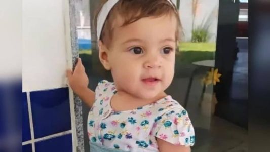 Segundo o boletim de ocorrência, a criança estava em casa com a mãe e a irmã, que estavam ocupadas limpando a casa