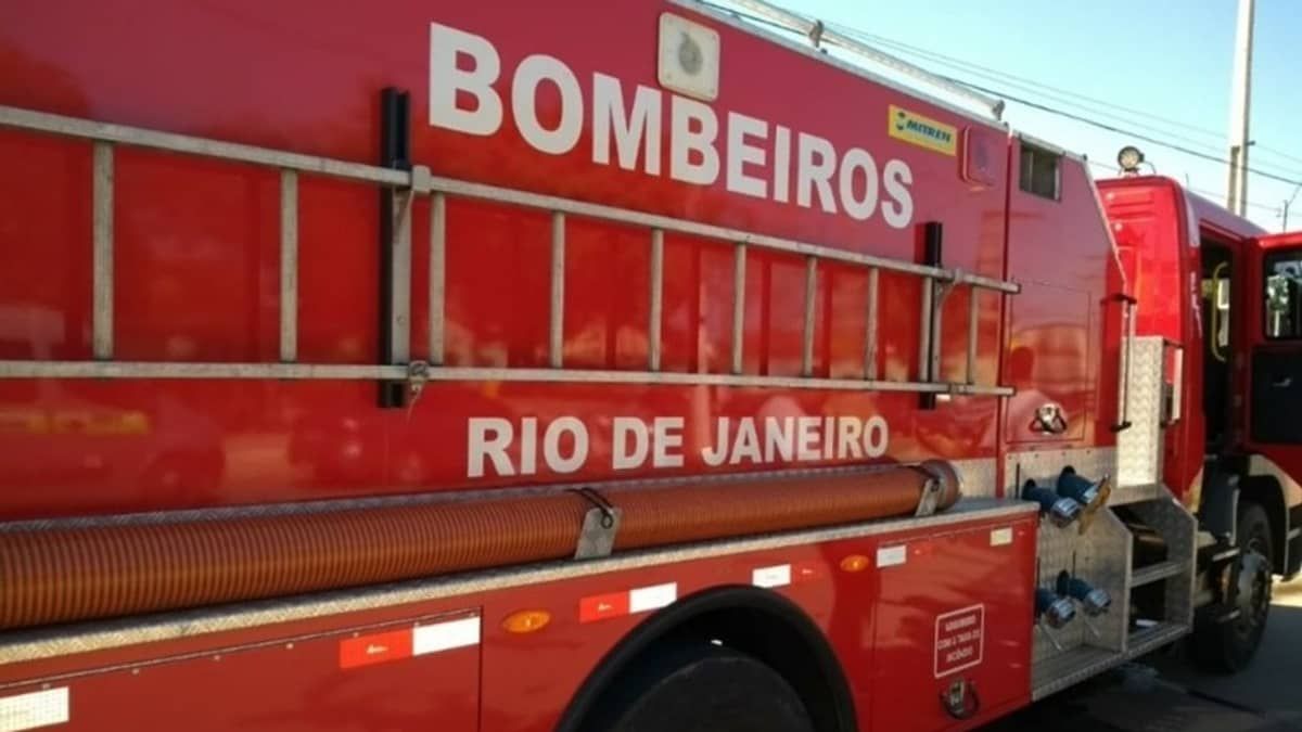 Uma pessoa morre e 9 ficam feridas em desabamento de laje no Rio