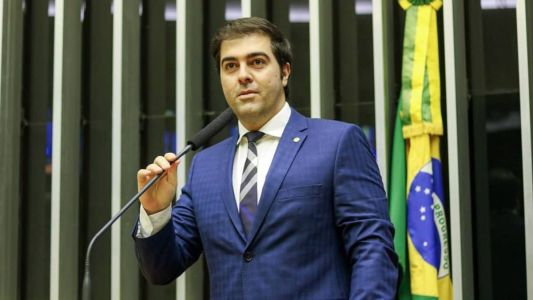 Segundo os técnicos da AGE, o nome do ex-deputado estaria inviabilizado porque ele disputou, no ano passado, a reeleição à Câmara Federal