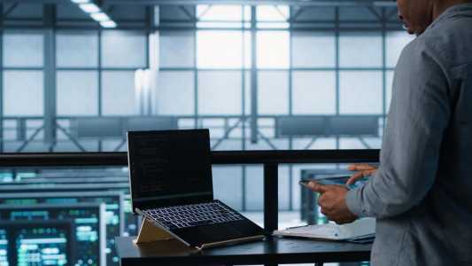 A indústria passou a integrar soluções de Tecnologia da Informação (TI) para conectar as operações à rede corporativa