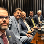 Oposição ocupa plenário do Senado e cobra impeachment contra Moraes