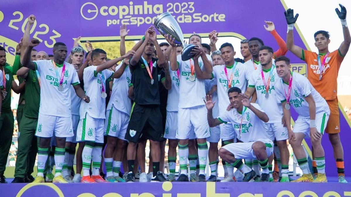 América promove ascensão de sete destaques na Copinha para o elenco principal
