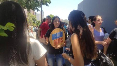'Seja feita a SUA vontade em nome de Jesus, amém', rezam os jovens antes do começo das provas