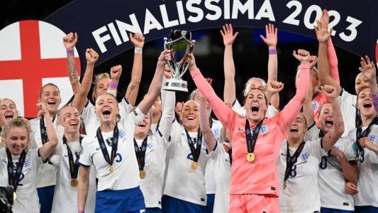 Seleçã Feminina Inglesa levantou o troféu de campeã da Finalíssima