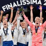 Seleção Feminina empata no fim, mas Inglaterra vence Finalíssima nos pênaltis