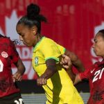 Na estreia de Arthur Elias, Debinha marca no fim, e Brasil vence o Canadá