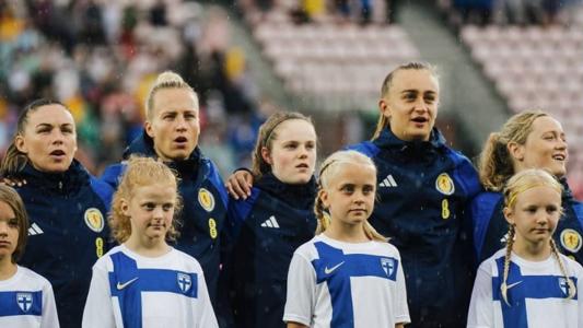 Seleção Escocesa durante partida amistosa