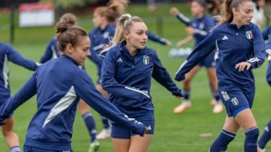 Seleção Italiana entra em campo contra a Argentina