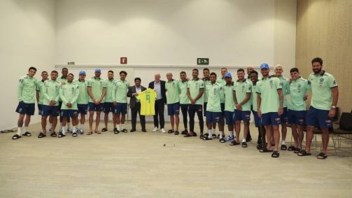 Seleção jogará de preto