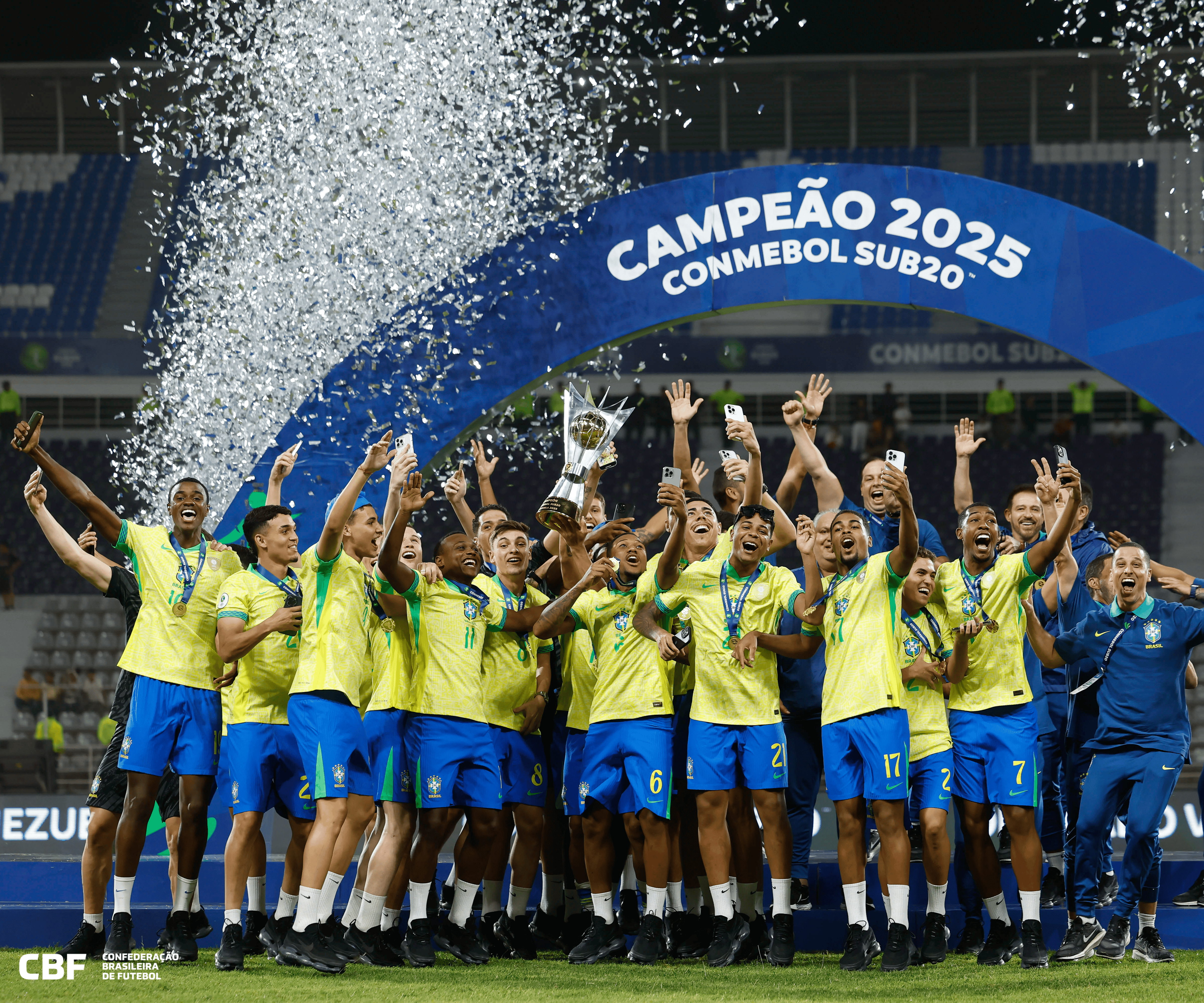 Aliviado, Ramon Menezes comemora título Sul-Americano Sub-20 após 'tempestade'