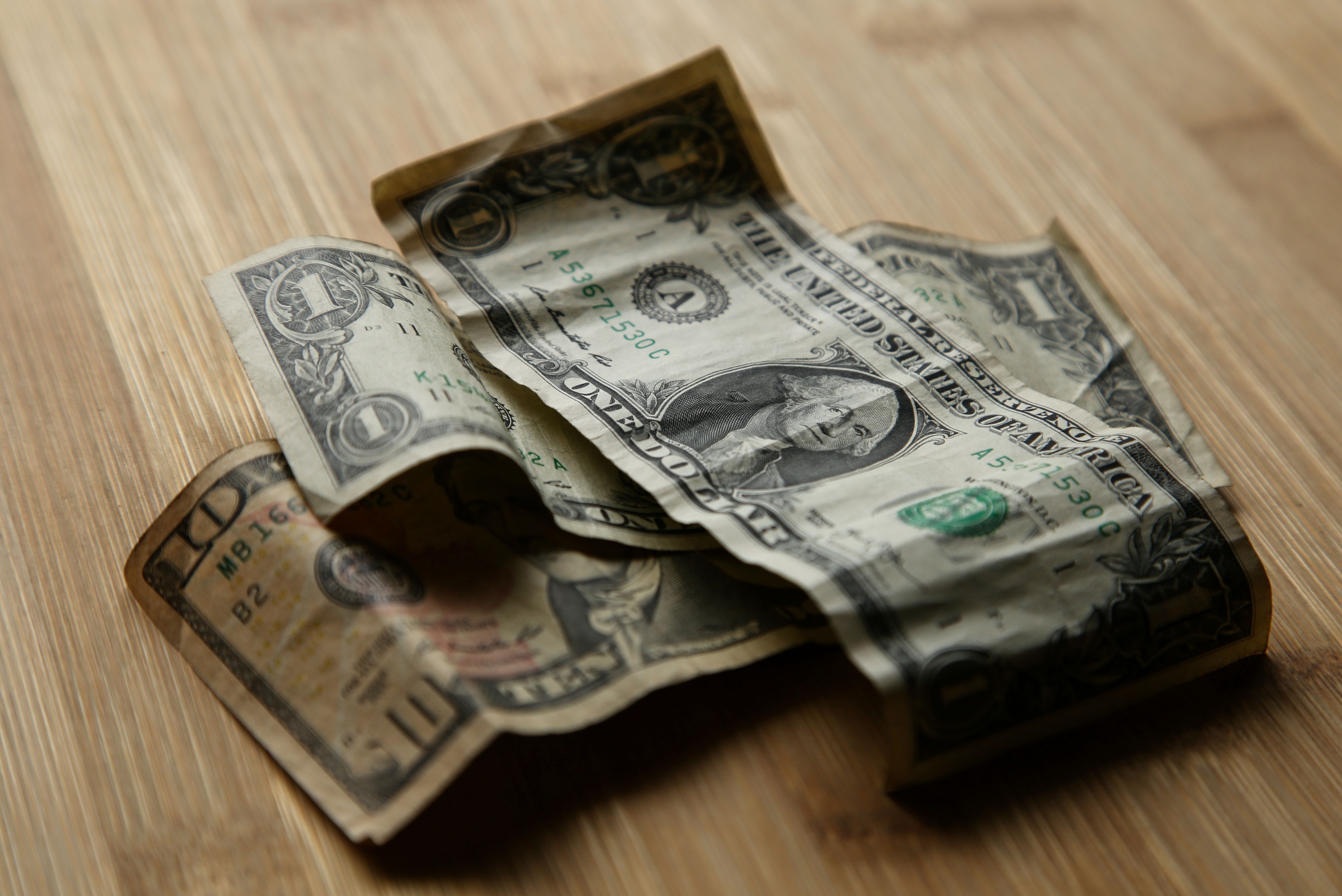 Dólar dispara e fecha a R$ 6,26, novo recorde histórico