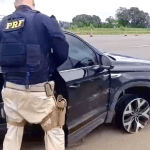 Homem é flagrado pela PRF dirigindo sem os pneus; veja o vídeo