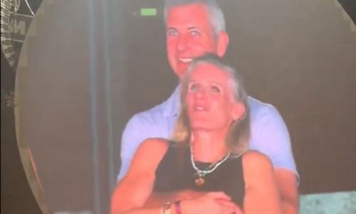 Andy Byron e e Kristin Cabot durante show do Coldplay
