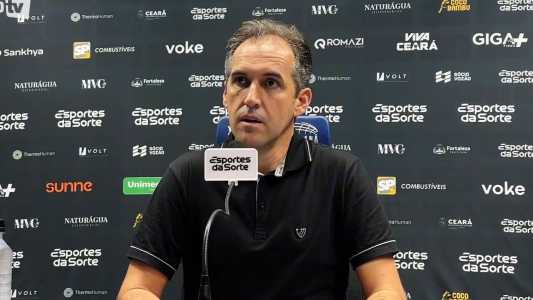 Técnico Léo Condé durante entrevista coletiva no Maracanã