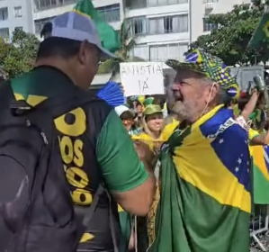 ‘Lula do Bem’: sósia do presidente faz sucesso em ato de Bolsonaro