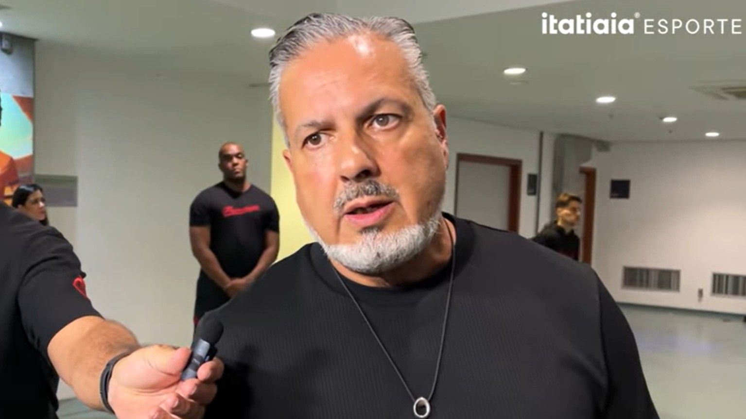 Após polêmicas com Cruzeiro e Palmeiras, diretor do Flamengo cobra CBF por arbitragem