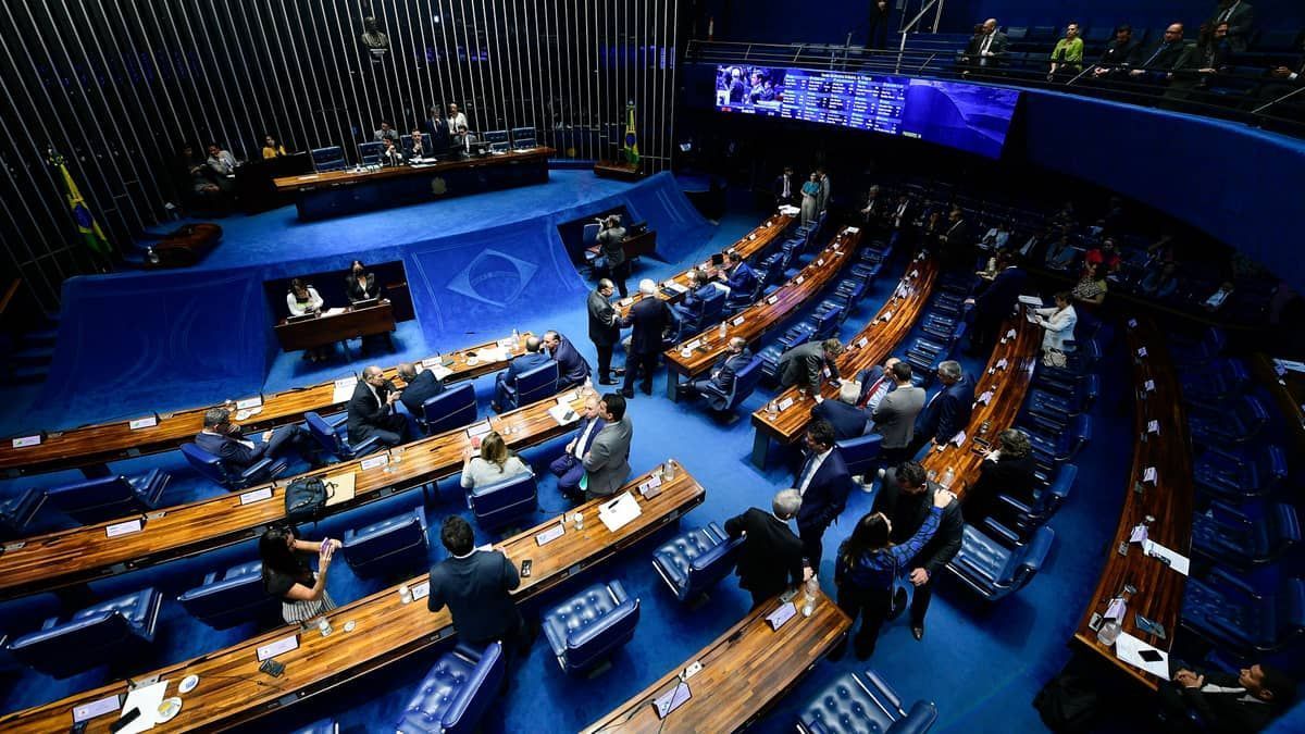 Senado aprova projeto que reforça igualdade salarial entre homens e mulheres