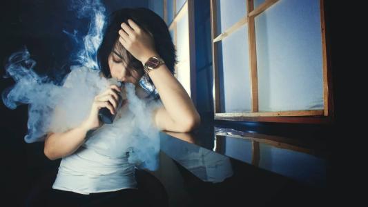 Senado discute regulamentação do cigarro eletrônico no Brasil nesta quinta (28).