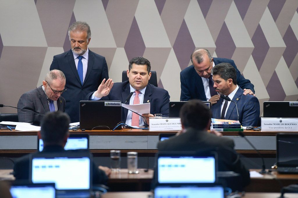 Alcolumbre marca reunião com senadores que poderá definir futuro da PEC das Drogas na CCJ