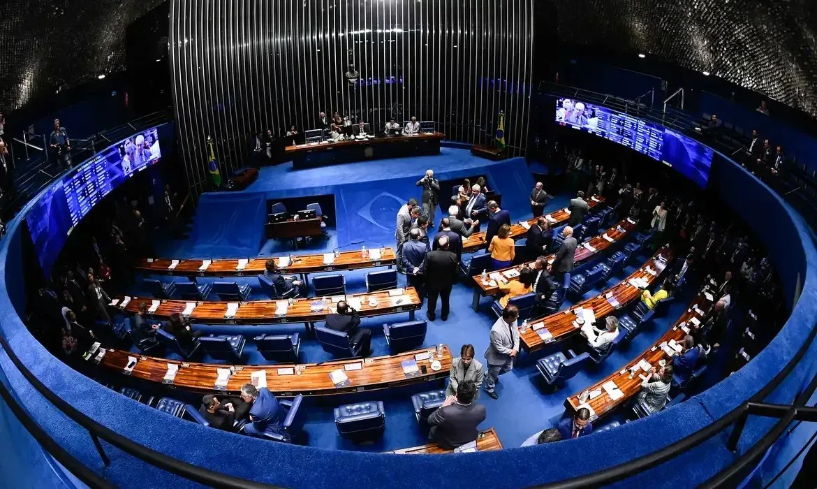 Comissão do Senado aprova proposta que proíbe o uso de banheiro unisex nas escolas