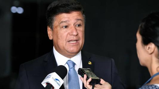 Senador Carlos Viana criticou acordo fechado entre prefeitura de BH e empresas de ônibus