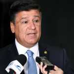 Senador Carlos Viana critica acordo da PBH com empresas de ônibus: 'está mais para uma black-fraude'