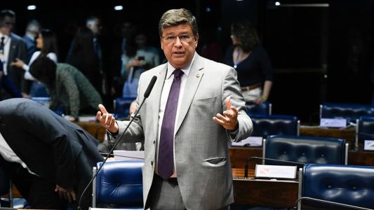 Senador Carlos Viana quer que chanceler Mauro Vieira preste depoimento no Senado