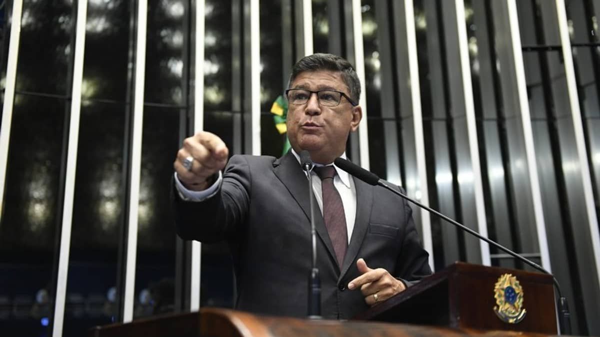 Ex-aliado, senador mineiro critica julgamento no TSE que pode tornar Bolsonaro inelegível: 'vingança política'