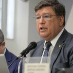 Viana defende afastamento de Moraes e cita mensagens de Vorcaro