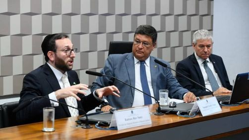 Senador Carlos Viana (Podemos-MG) presidiu sessão da Comissão de Educação em outubro para discutir a criação do 'Dia de Celebração da Amizade Brasil-Isral'