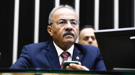 Senador Chico Rodrigues foi flagrado pela PF com R$ 33 mil escondidos na cueca