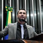 Cleitinho ironiza plano do governo Lula para taxar apostas esportivas: 'governo malvadão'