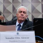 ‘Aqui não é delegacia; se comporte como senador’, diz Otto a Marcos do Val na CPMI
