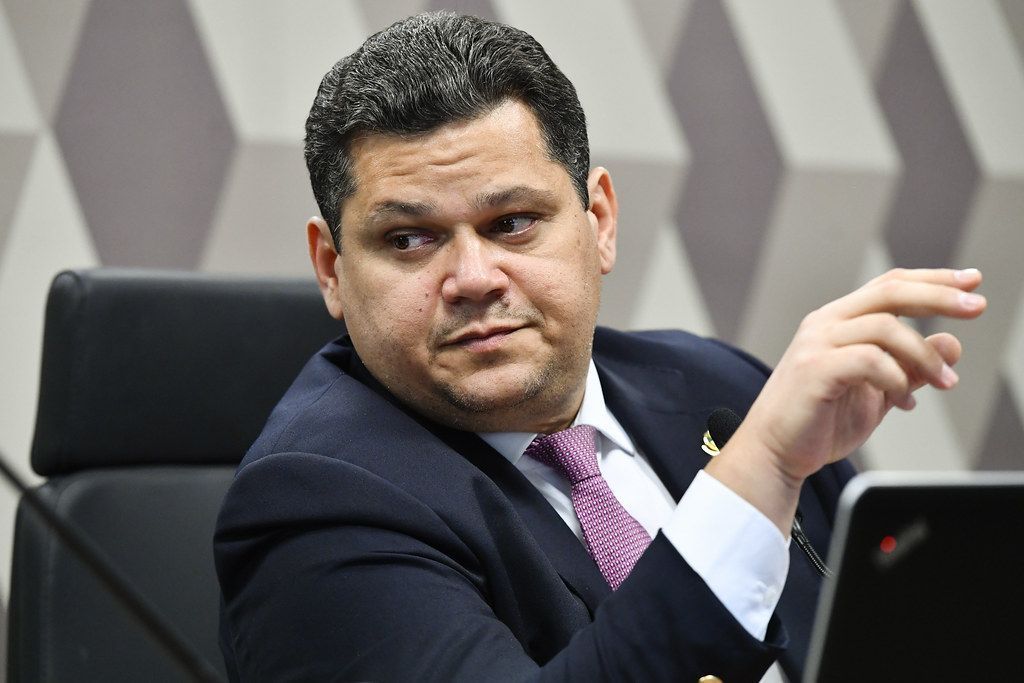 Partido de Bolsonaro anuncia apoio a Davi Alcolumbre na sucessão do Senado