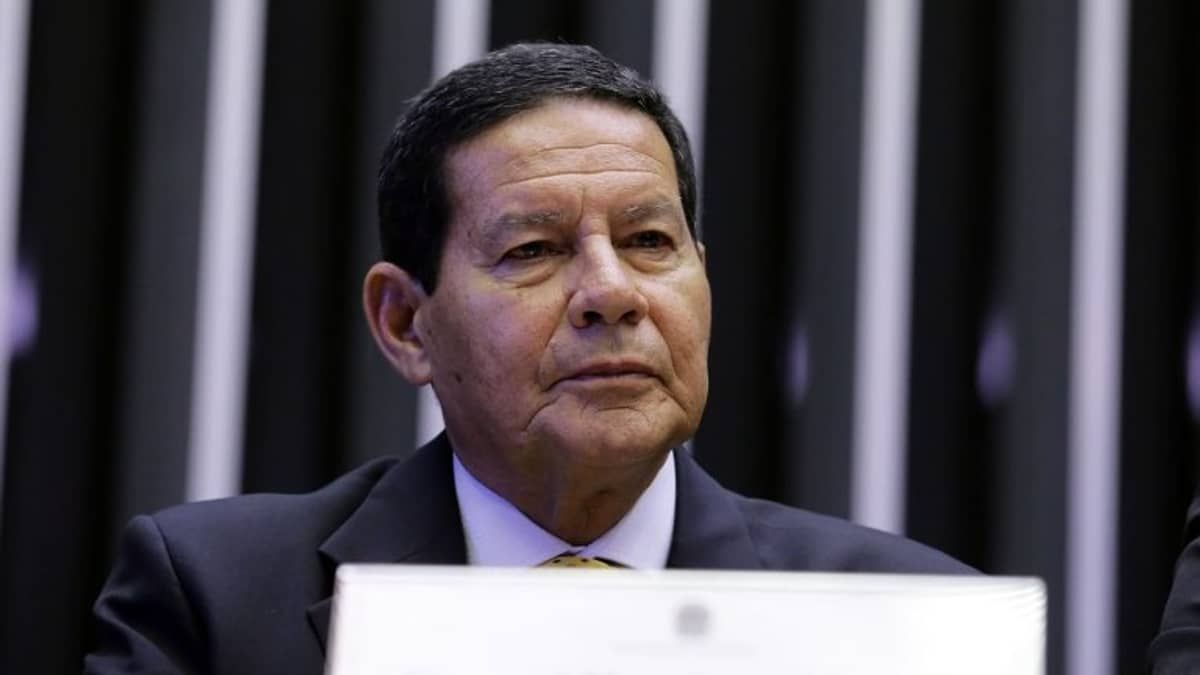 Mourão ironiza e diz que “vai pedir números da Mega Sena” à ministro do TSE que relatou cassação de Dallagnol