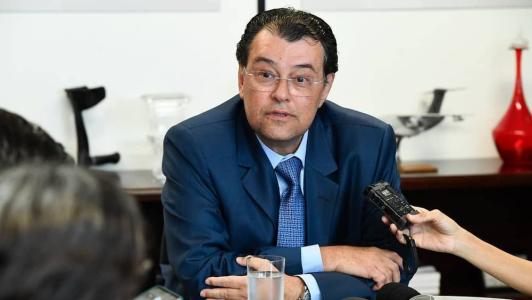 Senador Eduardo Braga (MDB-AM) entregou relatório da reforma tributária à CCJ nesta quarta-feira (25)