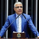 Eduardo Girão desiste de candidatura à presidência do Senado e declara apoio a Rogério Marinho