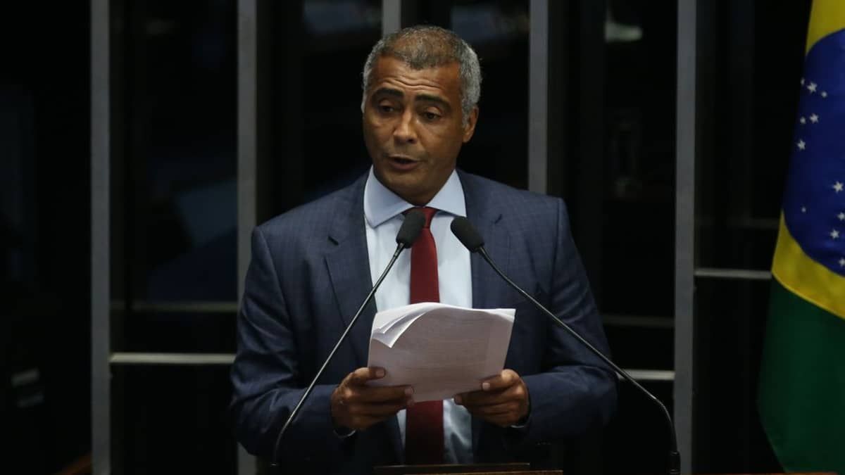 Romário é internado com infecção intestinal no Rio de Janeiro 