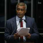 Romário é internado com infecção intestinal no Rio de Janeiro