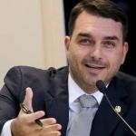 Flávio Bolsonaro será indenizado em R$ 11 mil por companhia aérea argentina
