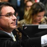 'Puxam o saco do Lula por uma vaga na PGR ou no Supremo', declara Flávio Bolsonaro