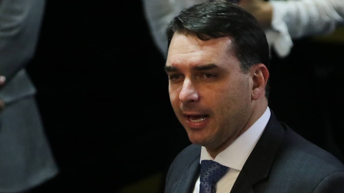 Flávio não acredita em inelegibilidade de Bolsonaro: 'Seria a maior atrocidade das últimas décadas'  