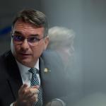 Flávio Bolsonaro diz que mãe e avós foram rendidos por criminosos no Rio de Janeiro
